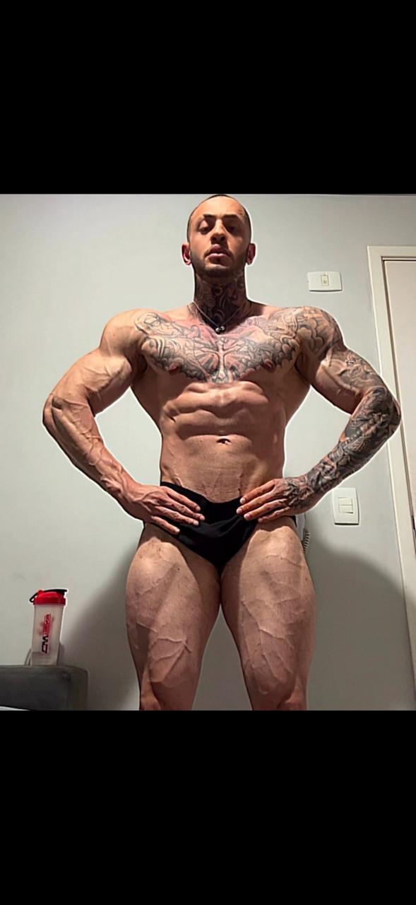 Evolução muscular de Matheus em destaque